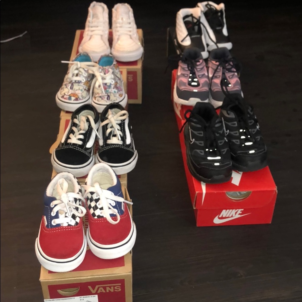 Kids tennis shoes